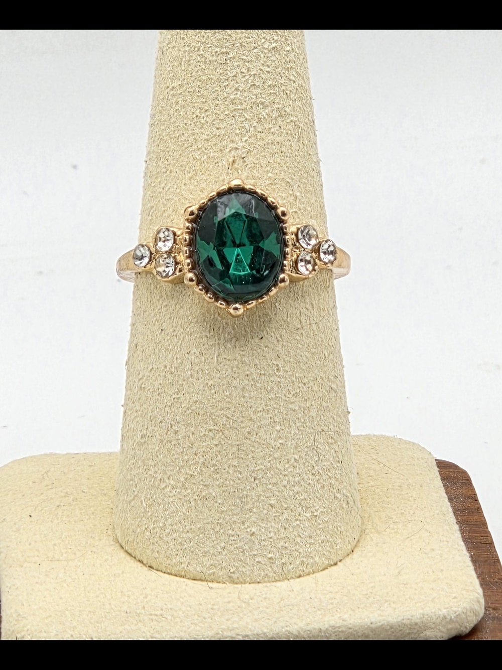 Vintage Emerald Green Rhinestone Gold Tone Cocktail Ring